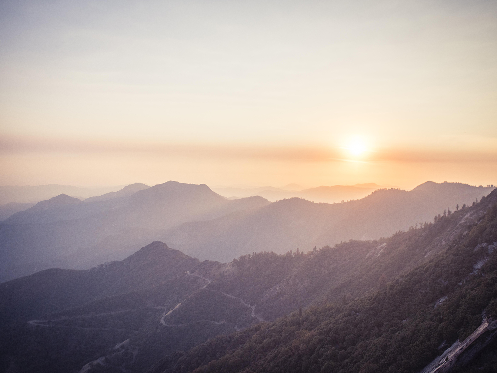 A foggy view over the Sierra Nevada from Moro Rock.